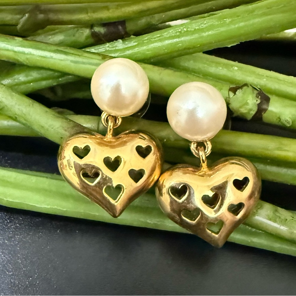 Vintage Unsigned Gold-tone Faux Pearl Heart Drop Earrings 5g.